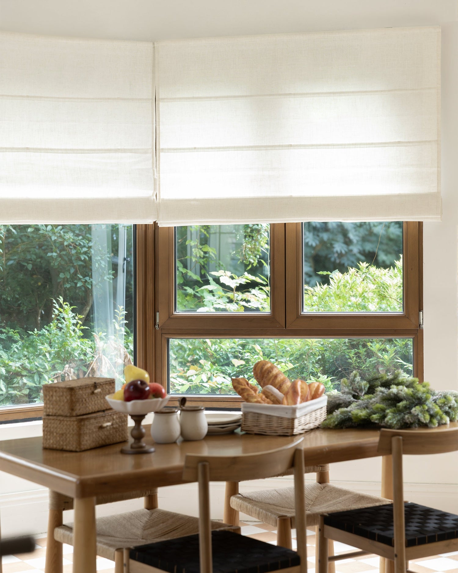 Dining Room Curtains: How to Create an Elegant and Welcoming Dining Space
